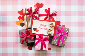 ギンガムチェック背景のバレンタイン