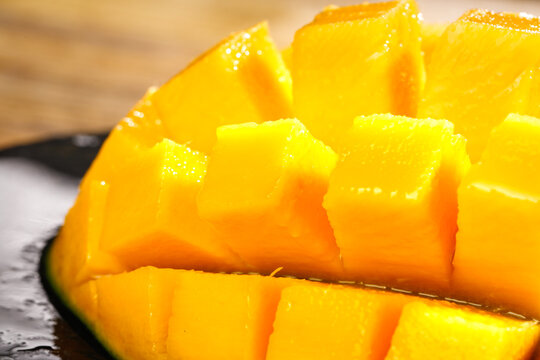 Fresh Panzhihua Mango Cubes, Sichuan Province