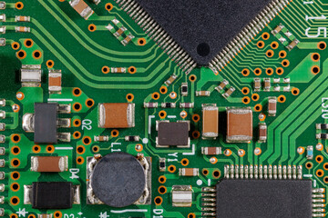 ハードディスクドライブ（HDD）の緑色の制御基板（コントローラー）のクローズアップ