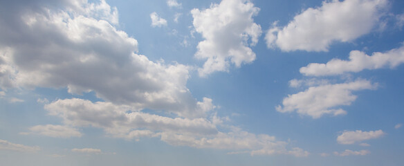 Obraz premium Panoramic blue sky with white floating clouds