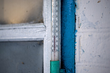 Mercury thermometer shows 17 degrees below zero