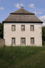 blick auf die Deutschordenskommende M&uuml;lheim im Warsteiner Ortsteil Sichtigvor im Sauerland