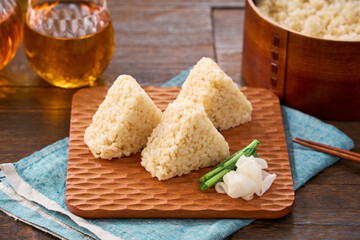 玄米の三角おにぎり