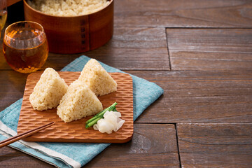 玄米の三角おにぎり