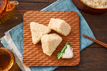 玄米の三角おにぎり