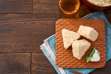 玄米の三角おにぎり