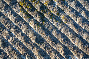 Rainures dans la pierre pour anti d&eacute;rapant