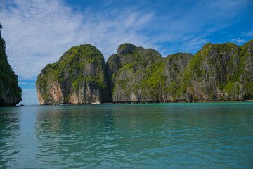 Naklejka premium Maya bay with turqoise water in Phi phi islands Krabi Thailand