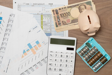 確定申告と帳簿と損益計算のイメージ