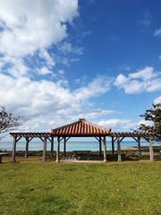 沖縄の建物と空