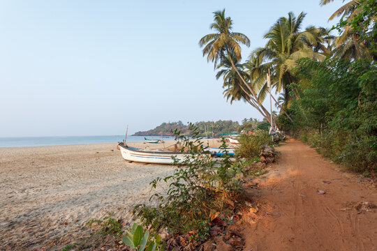 Goa, Palolem, Westk&uuml;ste, S&uuml;dindien,  Weg am Strand, Sand, Meer, Arabische See, K&uuml;ste, Boot, Pflanzen, Palme