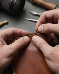Leatherworker Stitching Wallet with Waxed Thread - Traditional Craft