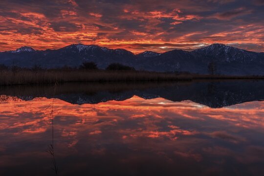 Lake, reflection, snow, cold, mountains, winter, morning light, morning mood, morning red, cloud atmosphere, view of Benediktenwand, Rabenkopf, Jochberg, Bavarian Alps, Bavaria, Germany