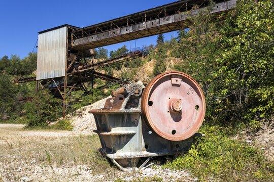 Conveyor system and sorting plant in the disused Vatter porphyry quarry, Dossenheim, Baden-W&uuml;rttemberg, Germany