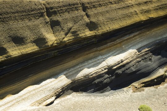 Volcanic rock outcrop, ejected material, La Tarta, Cumbre Dorsal, Las Canadas, Parque Nacional de las Ca&ntilde;adas del Teide, Teide National Park, UNESCO World Heritage Site, Tenerife, Canary Islands, Spain