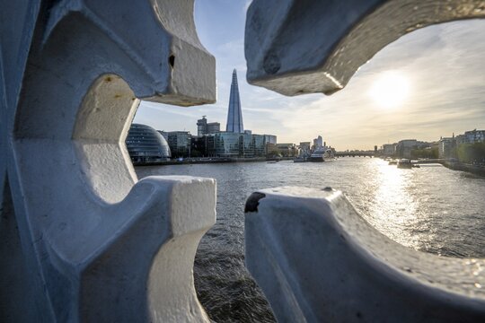 Thames, Tower Bridge railings, The Shard, glass skyscraper, London, Great Britain