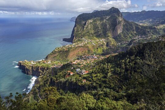 Eagle Rock, Penha de &Aacute;guila, landmark, Faial, north coast, Madeira Island, island, Portugal