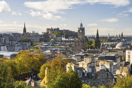 View from Calton Hill of the historic Old Town with the Edinburgh Castel, Edinburgh, Scotland, United Kingdom