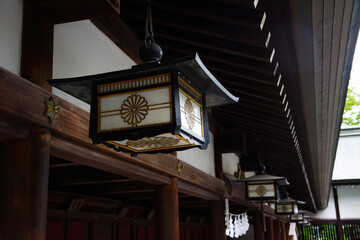 軒下の吊り灯籠