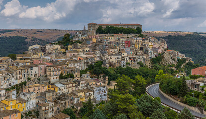 Obraz premium Modica Sicily - Historic Hilltop Town with Medieval Castle and Colorful Buildings