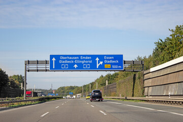 Autobahntafel auf A2, Ausfahrt Essen, Gladbeck in Richtung Oberhausen
