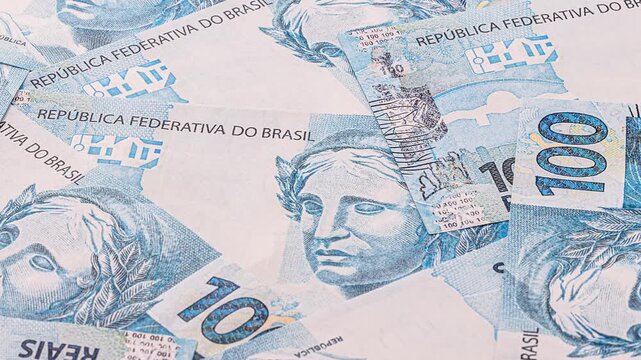 50 and 100 reais bills in motion, fund of vidhta on the Brazilian economy