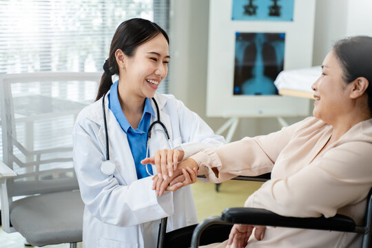 Female doctor using digital tablet explaining diagnosis to female elderly patient on wheelchair.medical service and help in hospital.telehealth and people on digital tech for diagnosis concept. - Powered by Adobe