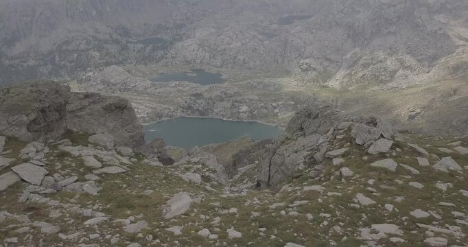 Vue a&eacute;rienne de la vall&eacute;e des merveilles dans les alpes