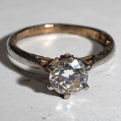 시간과 의미를 담은 반지의 정물 초상