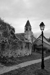 Chemin ancien vers l&rsquo;&eacute;glise du village