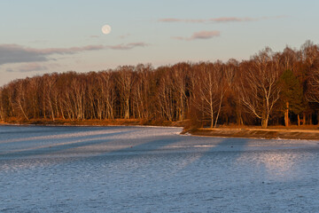 Mroźny poranek nad wodą – zimowy krajobraz, spokojna atmosfera © Elżbieta Kaps
