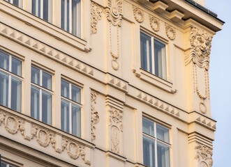 Obraz premium A fragment of the facade of a historic building in Vienna with elegant stucco molding and symmetrical windows