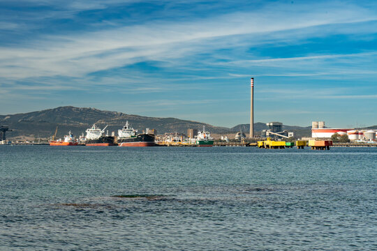 Photograph of oil tankers moored at a refinery pier in the Bay of Algeciras, seen from Playa Mayorga, Spain. Large-scale maritime transport and petroleum logistics on the Spanish coast.