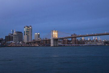 Fototapeta premium brooklyn bridge and manhattan skyline