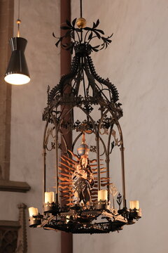 Blick in die Propsteikirche St. Johann Baptist im Zentrum der Stadt Dortmund im Ruhrgebiet	