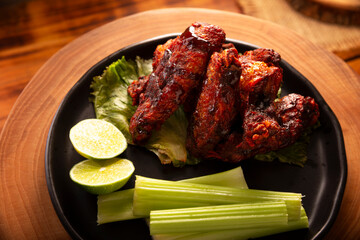 Fried chicken wings in BBQ sauce with ranch dressing. An easy recipe, crispy on the outside, juicy on the inside, and smothered in BBQ sauce, perfect for watching the game or sharing with friends.