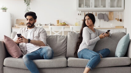 Quarrel, relationship problems, jealousy, suspecting infidelity and gadget addiction. Sad...