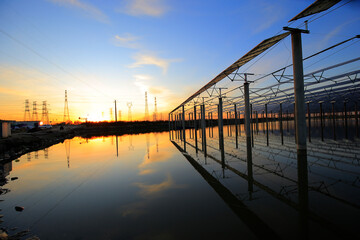 Solar photovoltaic panels and solar photovoltaic power generation systems