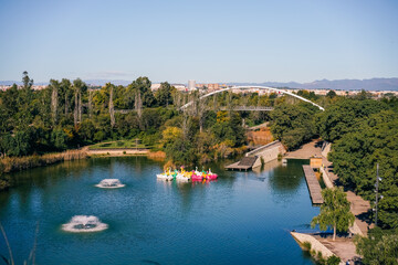 Obraz premium Valencia, spain - 2 sep 2025 Parque de Cabecera, river Turia