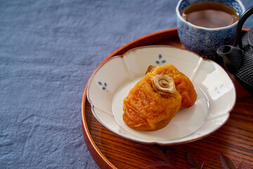 干し柿の茶菓子と日本茶