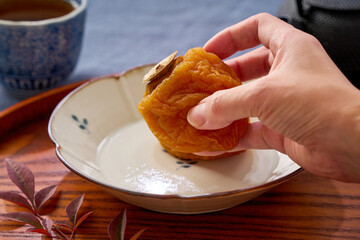 干し柿の茶菓子と日本茶