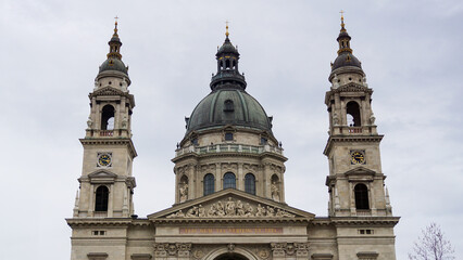Fototapeta premium Grand Saint Stephens Basilica in historic centre of Budapest featuring a large central dome flanked by twin towers