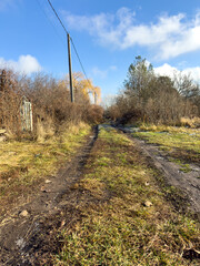 Fototapeta premium A dirt road with a wire fence in the background