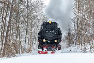 Selketalbahn in Winterlandschaft im Harz