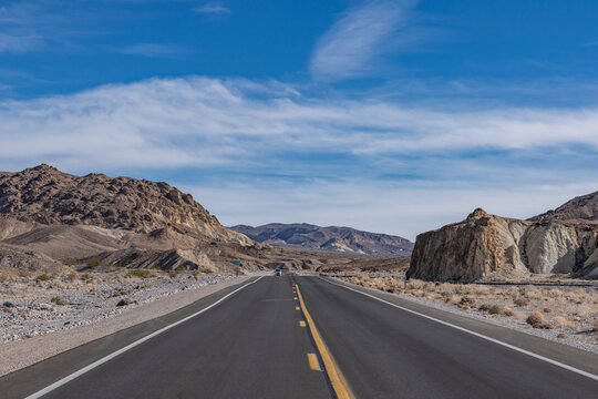 Death Valley National Park, Inyo County. California State Route 190. near Twenty Mule Team Road entrance. (Tf）Playa and playa margin rocks of Furnace Creek basin.