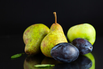 Pear and plum fruits for healthy eating © Peredniankina