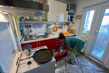 Woman looking for kitchen utensils © Xalanx