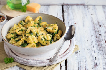 Spinat-Ricotta-Tortellini mit Parmesan