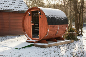 Sauna fińska to klasyczna sauna typu fińskiego, ogrzewana za pomocą pieca elektrycznego z kamieniami. Relaks. Odprężenie.  © Leszek Szelest