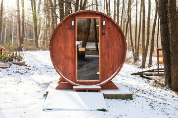 Sauna fińska to klasyczna sauna typu fińskiego, ogrzewana za pomocą pieca elektrycznego z kamieniami. Relaks. Odprężenie.  © Leszek Szelest